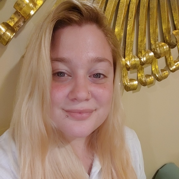 Meet your Posher, Kendra - Picture 2 of 4